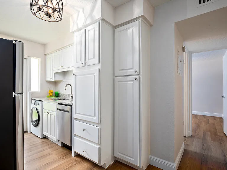 200 S Lucerne Cir E #5 — Photo 3