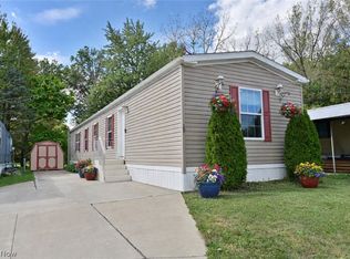 29 Carl Ln, Olmsted Falls, OH 44138