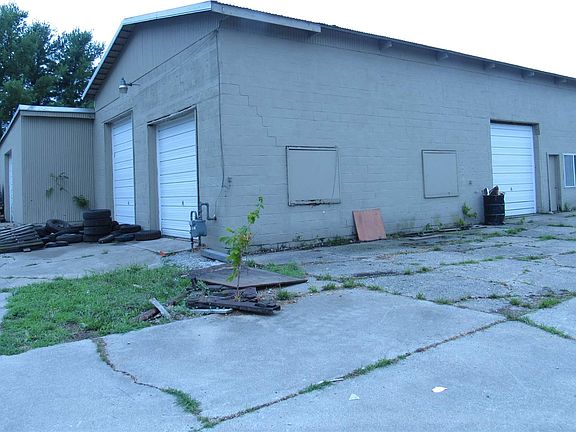 5th image of 901 Lincolnway W