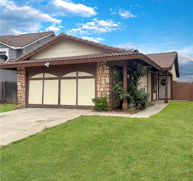 1st image of 23661 Ashwood Ave