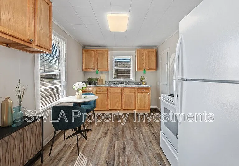 218 E Thomas St — Photo 8