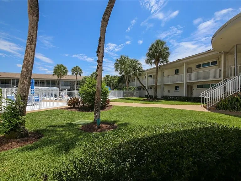 500 S Washington Dr #26B — Photo 3