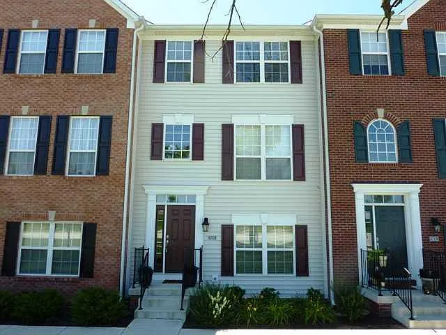 9429 Glencroft Way — Photo 2