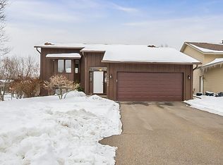 10651 Grant Dr, Eden Prairie, MN 55347