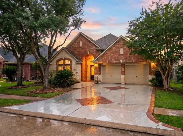 14326 Manorbier Ln, Sugar Land, TX 77498