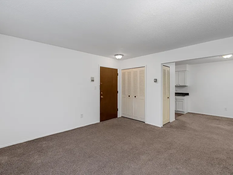 Hartford Place Apartments — Photo 19