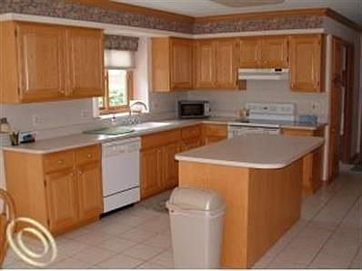 5th image of 15002 Hillcrest Ln
