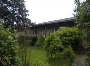 298 Sanders Rd, Oxford, MI 48371