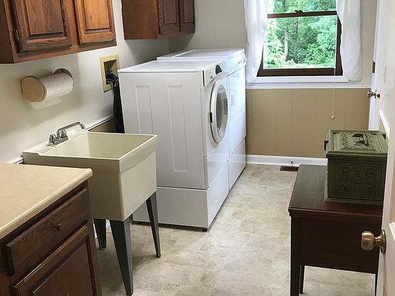 2nd image of 10025 Cliffwood Ct