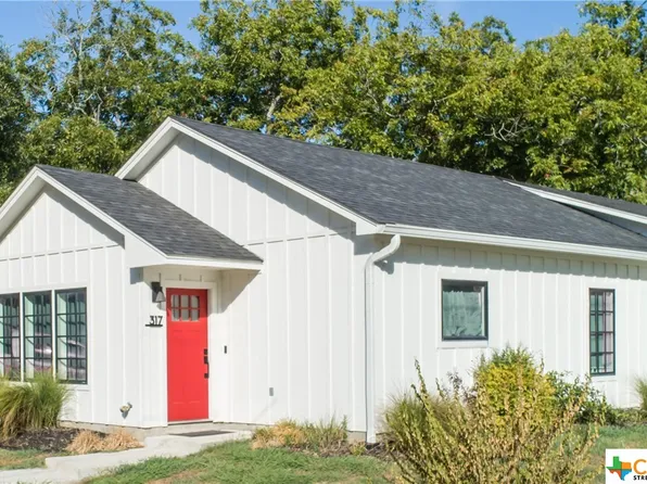 812 N Avenue B, Shiner, TX 77984