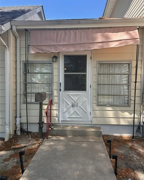 627 Della St #2