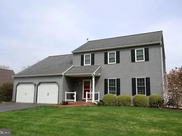 41 Hemlock Ln, Leola, PA 17540