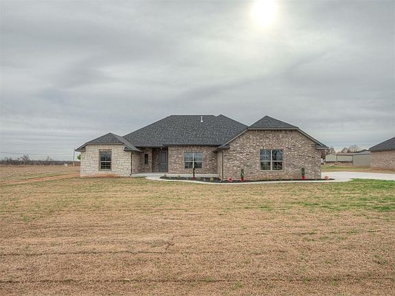 2nd image of 8561 Oak Tree Cir