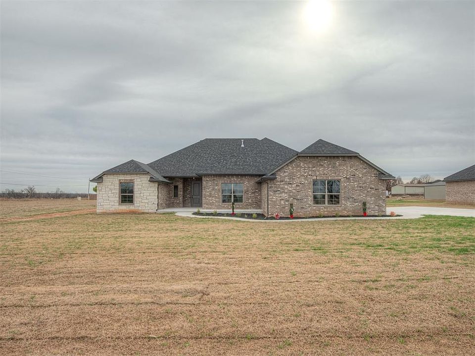 1st image of 8561 Oak Tree Cir
