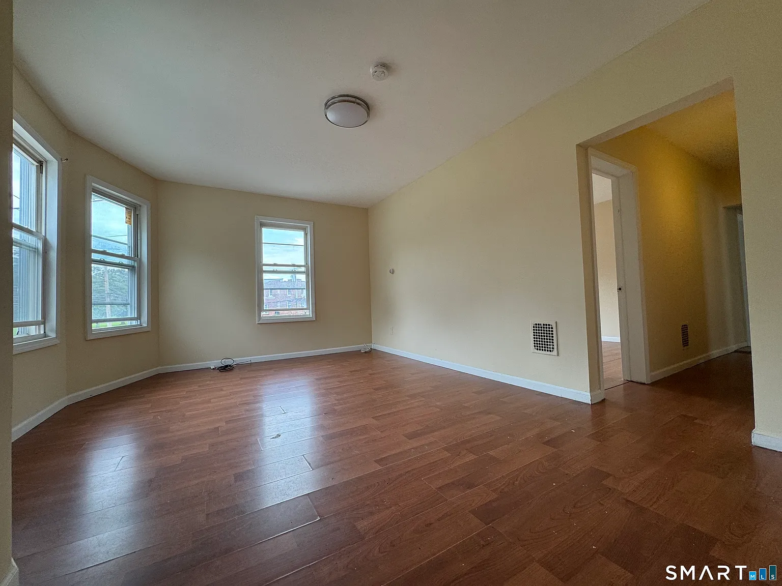 3 bed, 1.0 bath, 2136 sqft, $2,000 — Photo 4