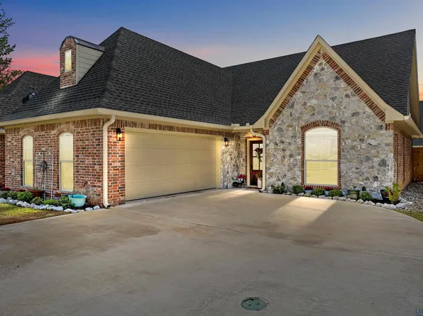 1203 Cobblestone Ct, Carthage, TX 75633