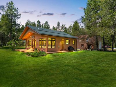 9307 Lakeshore Dr, Sagle, ID, 83860