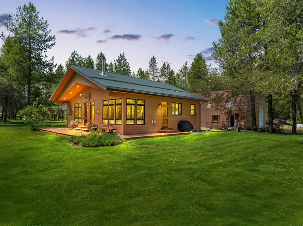 9307 Lakeshore Dr, Sagle, ID 83860