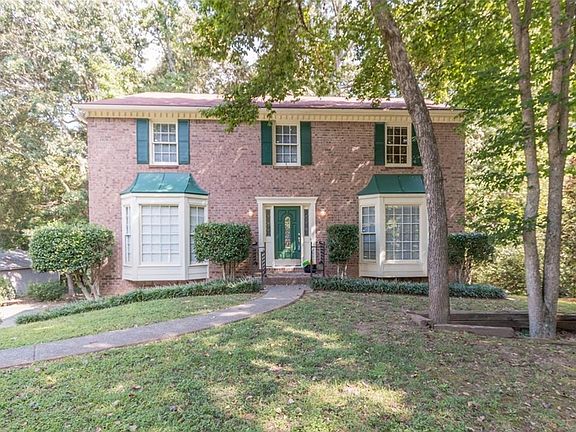 2nd image of 3333 Woodsfield Dr NE