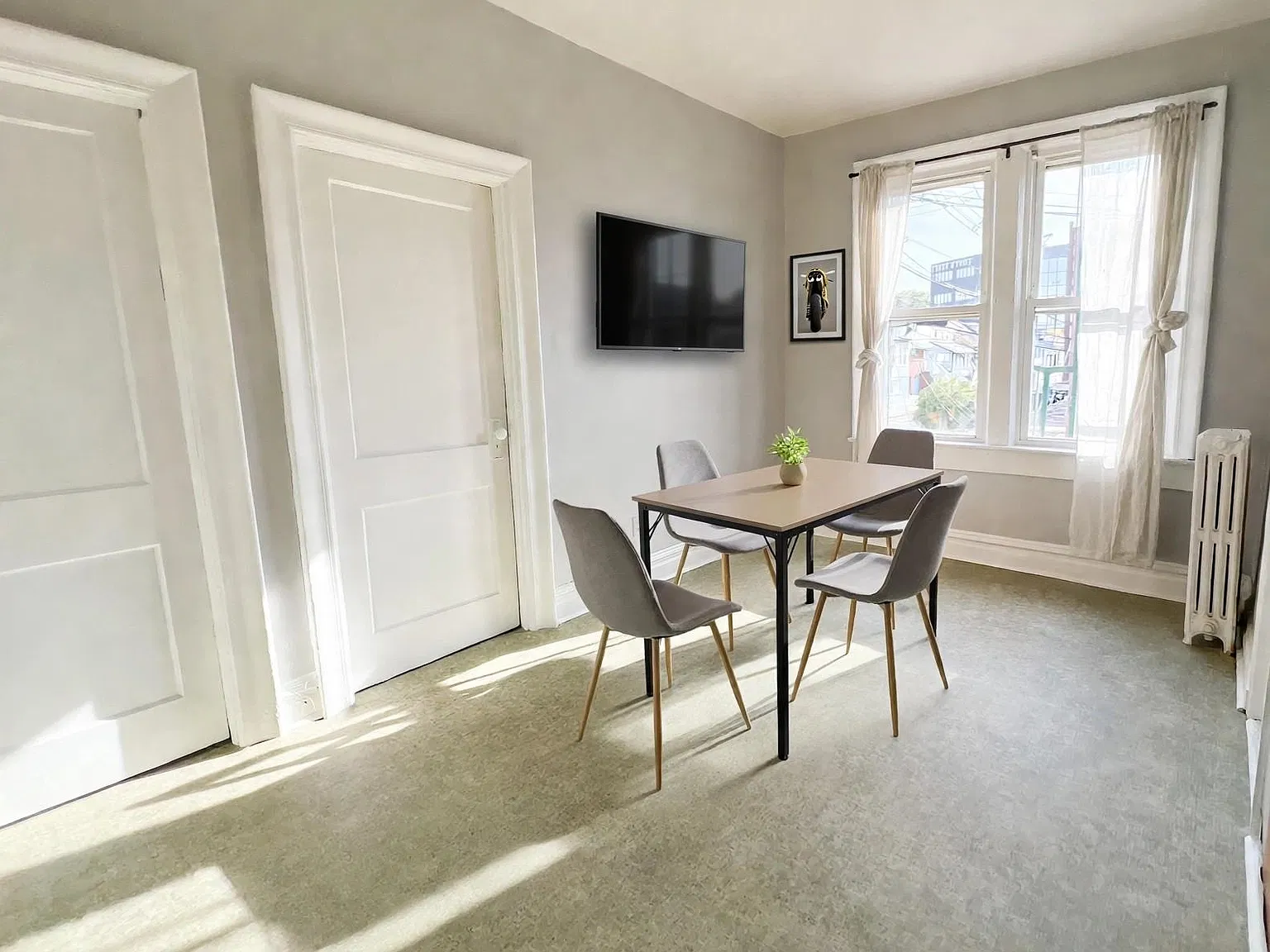 2 bed, 1.0 bath, $1,600 — Photo 4