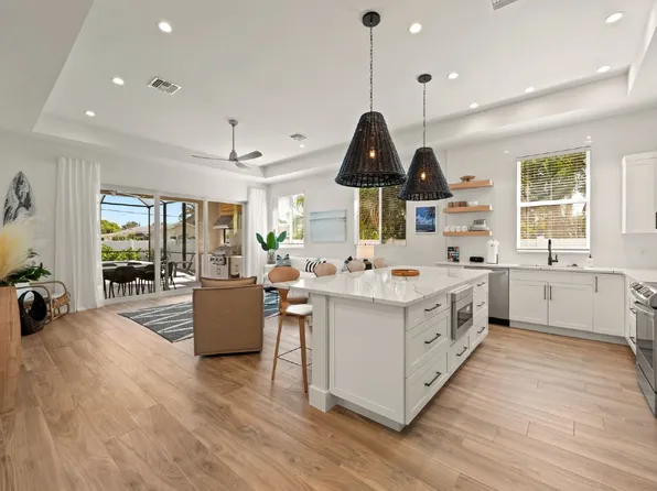 819 91st Ave N, Naples, FL 34108