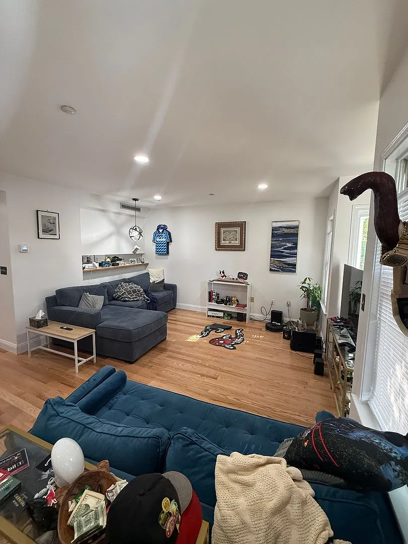No Fee! Brighton 1 Bed With Central Air And Parking Available 8/1 — Photo 2
