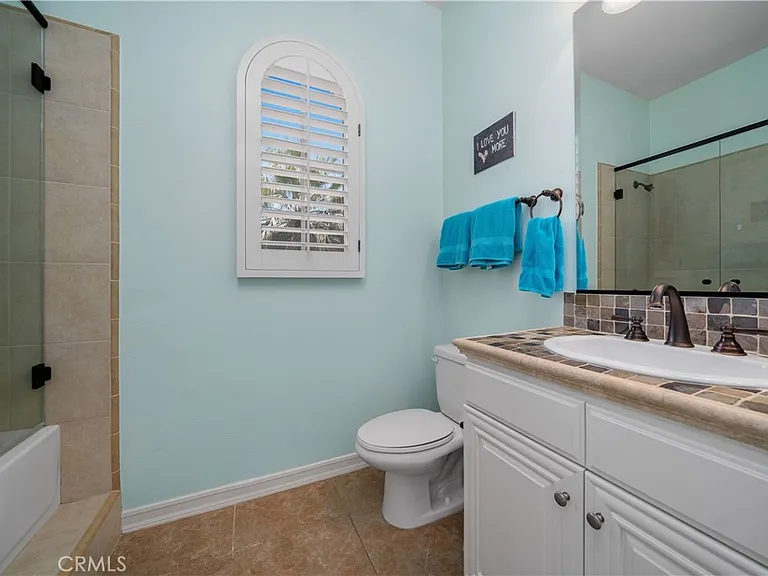 138 Royal Saint Georges Way — Photo 31