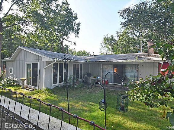 5th image of 4255 N Ash Rd