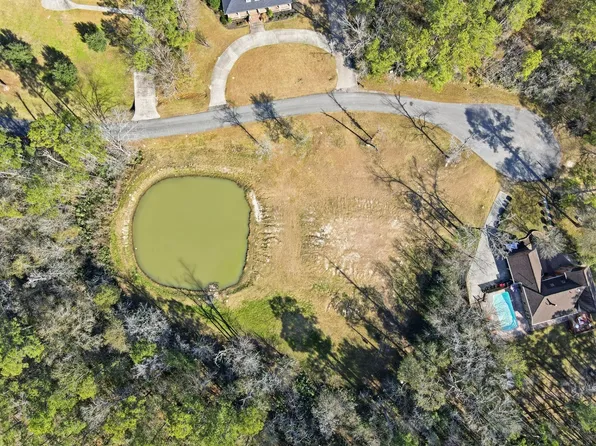 1301 Lakeview Dr, Sour Lake, TX 77659