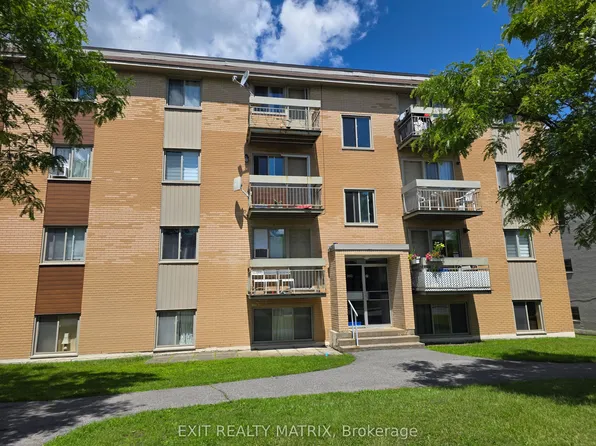 960 Cartier Blvd #8, Hawkesbury, ON K6A 1W7