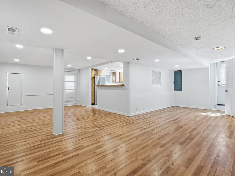2301 Bayside Dr — Photo 6
