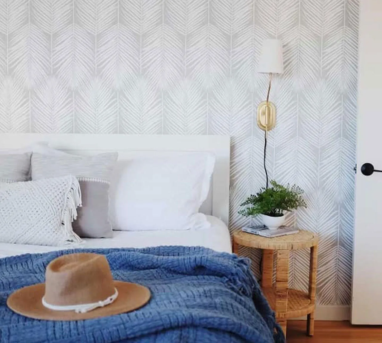Picture Perfect Montauk Retreat w Ocean Views — Photo 4