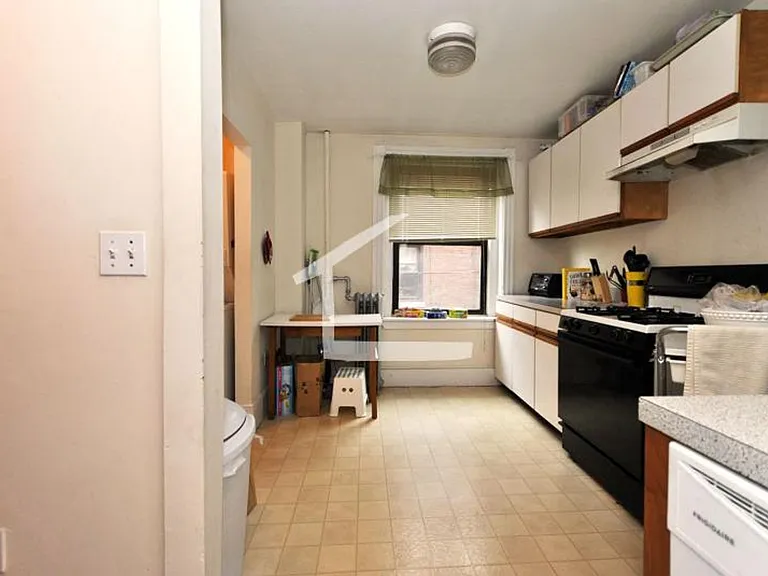 34 Linden St — Photo 6