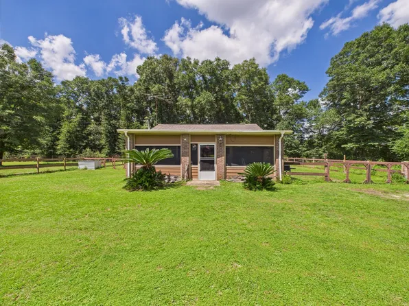 1052 Whitehead Dr, Holt, FL 32564