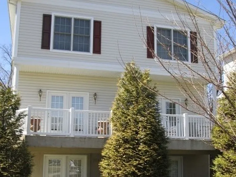 206 Heights Ln — Photo 1