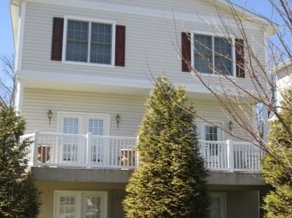 204 Heights Ln, Blacksburg, VA 24060
