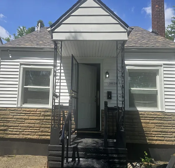 20529 Westphalia St — Photo 1