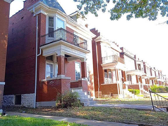 3rd image of 4537 Adelaide Ave