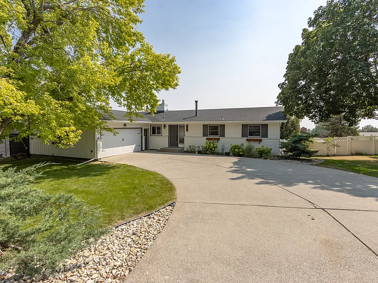 3440 Powderhorn Cir — Photo 1