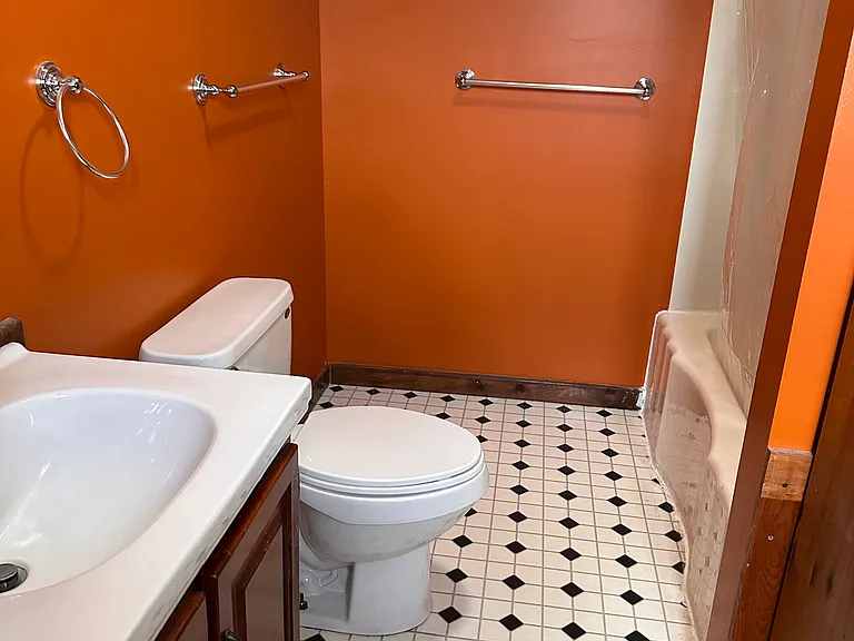 11 Vaness St #B — Photo 8