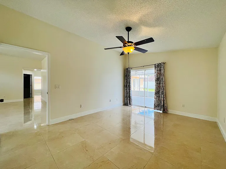 3909 Yellow Finch Ln — Photo 12