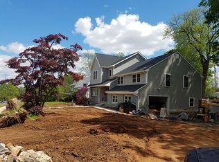 525 New Durham Rd, Metuchen, NJ 08840