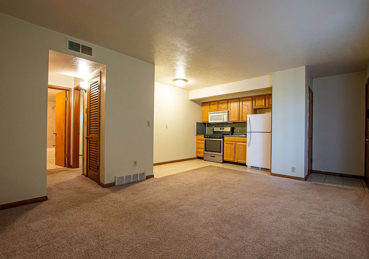 4404 Davenport Street — Photo 2