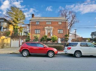 2 Saint Marks Pl, Staten Island, NY 10301