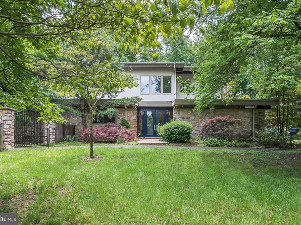 8801 Hawthorne Ln, Wyndmoor, PA 19038