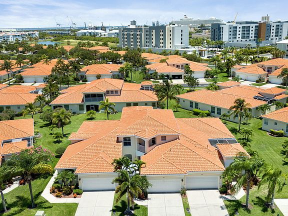 4th image of 562 Casa Bella Dr