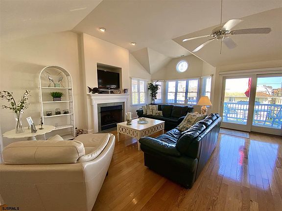 4th image of 2810 Central Ave #2