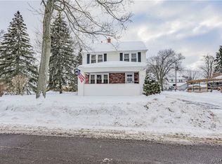 77 Woodlawn Ave, Lockport, NY 14094