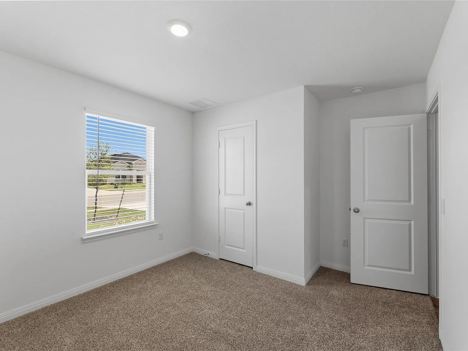 4 bed, 3.0 bath, 2042 sqft, $2,500 — Photo 4