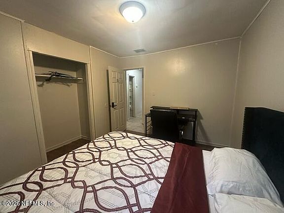 3rd image of 4633 SUFFOLK Avenue